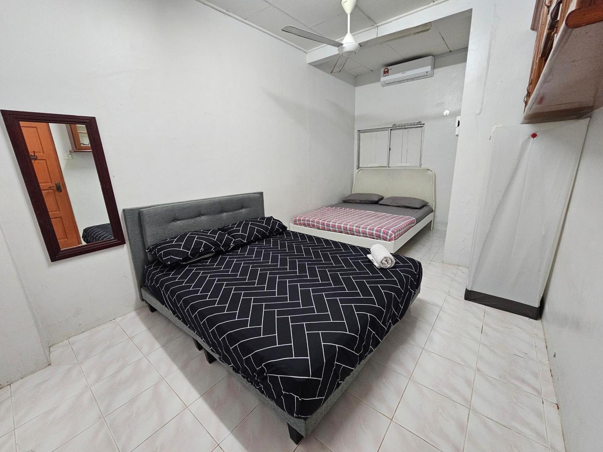 Ruhani Homestay 3 Kb - 4 Bedroom Fully Airconditioned With Wifi & Netflix Κότα Μπάρου Εξωτερικό φωτογραφία