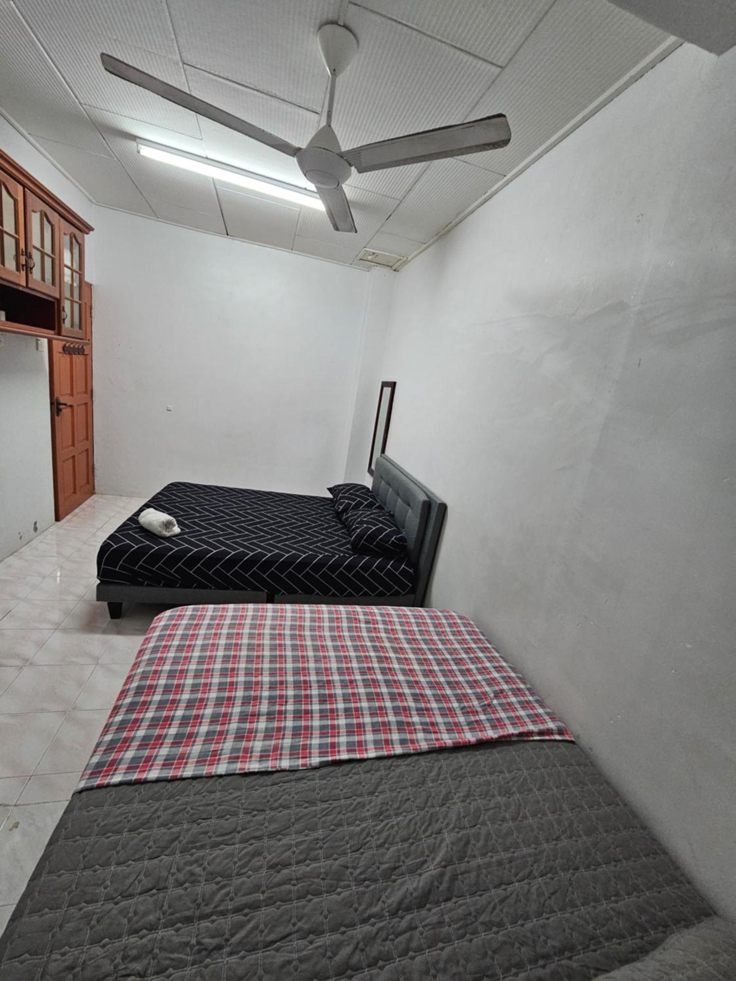 Ruhani Homestay 3 Kb - 4 Bedroom Fully Airconditioned With Wifi & Netflix Κότα Μπάρου Εξωτερικό φωτογραφία