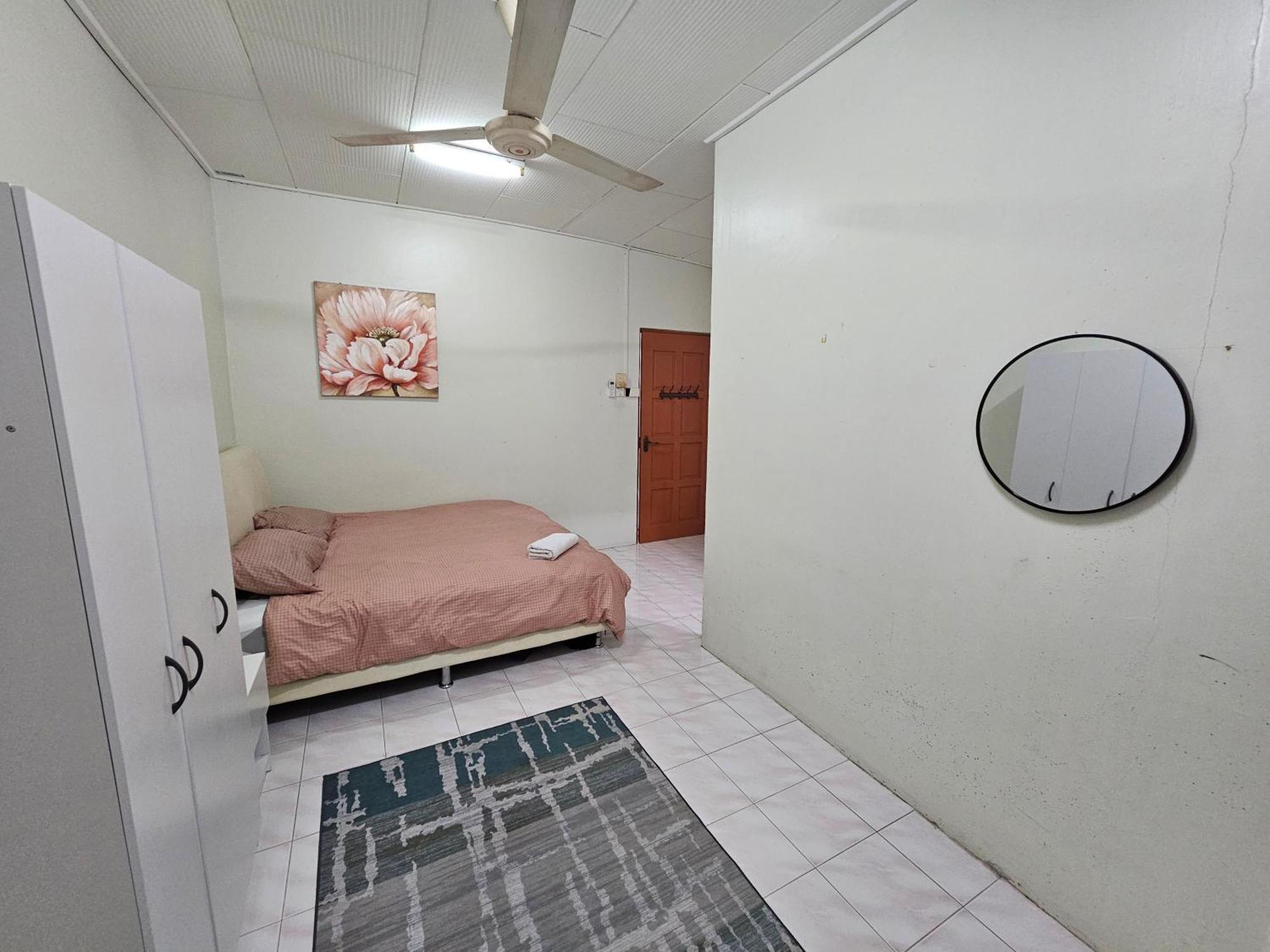 Ruhani Homestay 3 Kb - 4 Bedroom Fully Airconditioned With Wifi & Netflix Κότα Μπάρου Εξωτερικό φωτογραφία