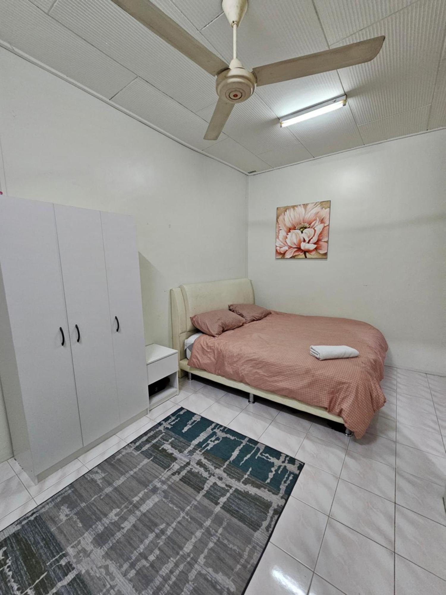 Ruhani Homestay 3 Kb - 4 Bedroom Fully Airconditioned With Wifi & Netflix Κότα Μπάρου Εξωτερικό φωτογραφία